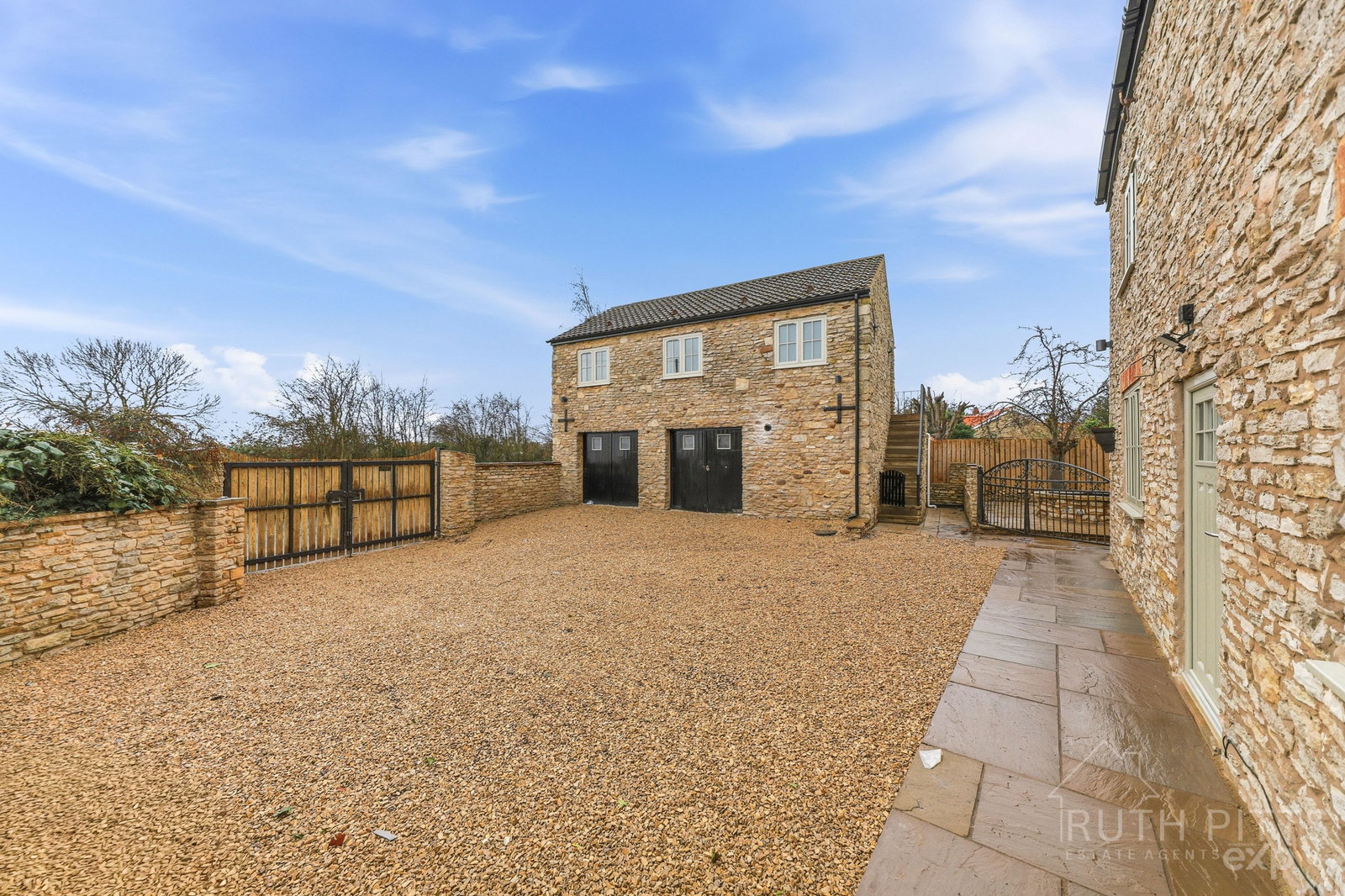 Semi Detached House in Knottingley