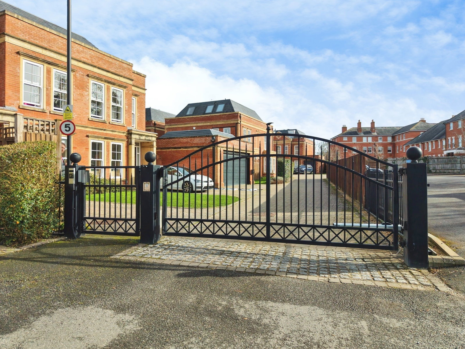 Semi Detached House in Epsom