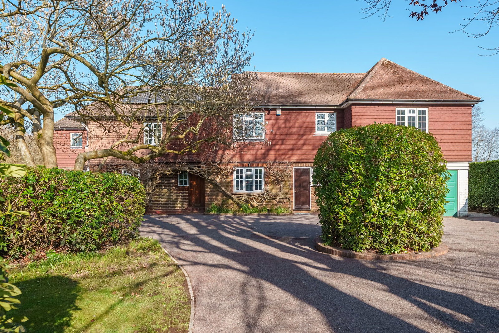 Detached House in Lingfield