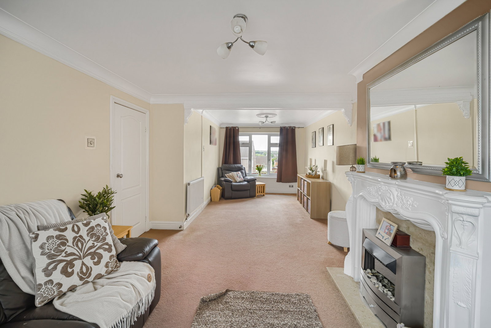Semi Detached House in Pontyclun