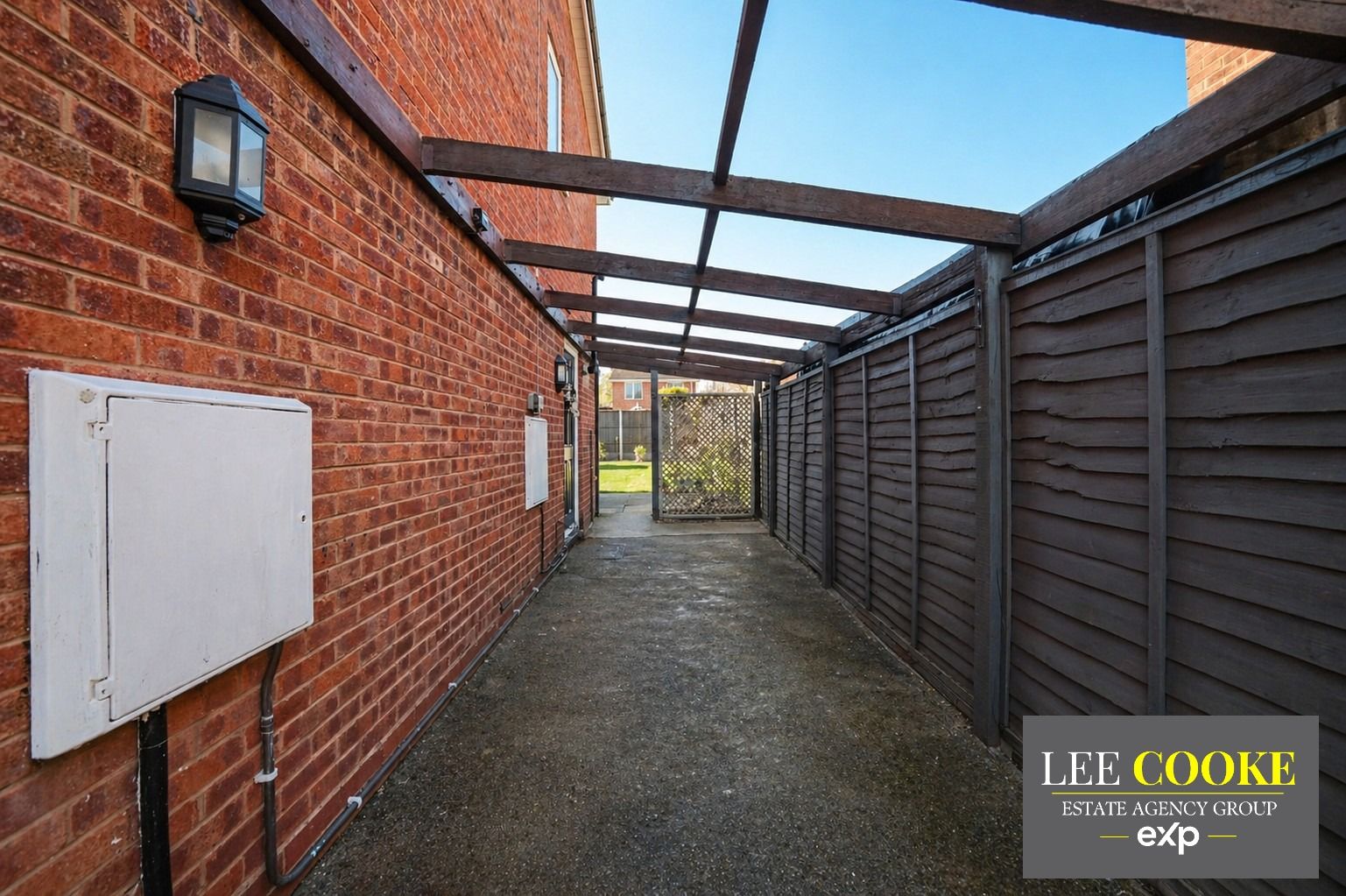 Semi Detached House in Telford
