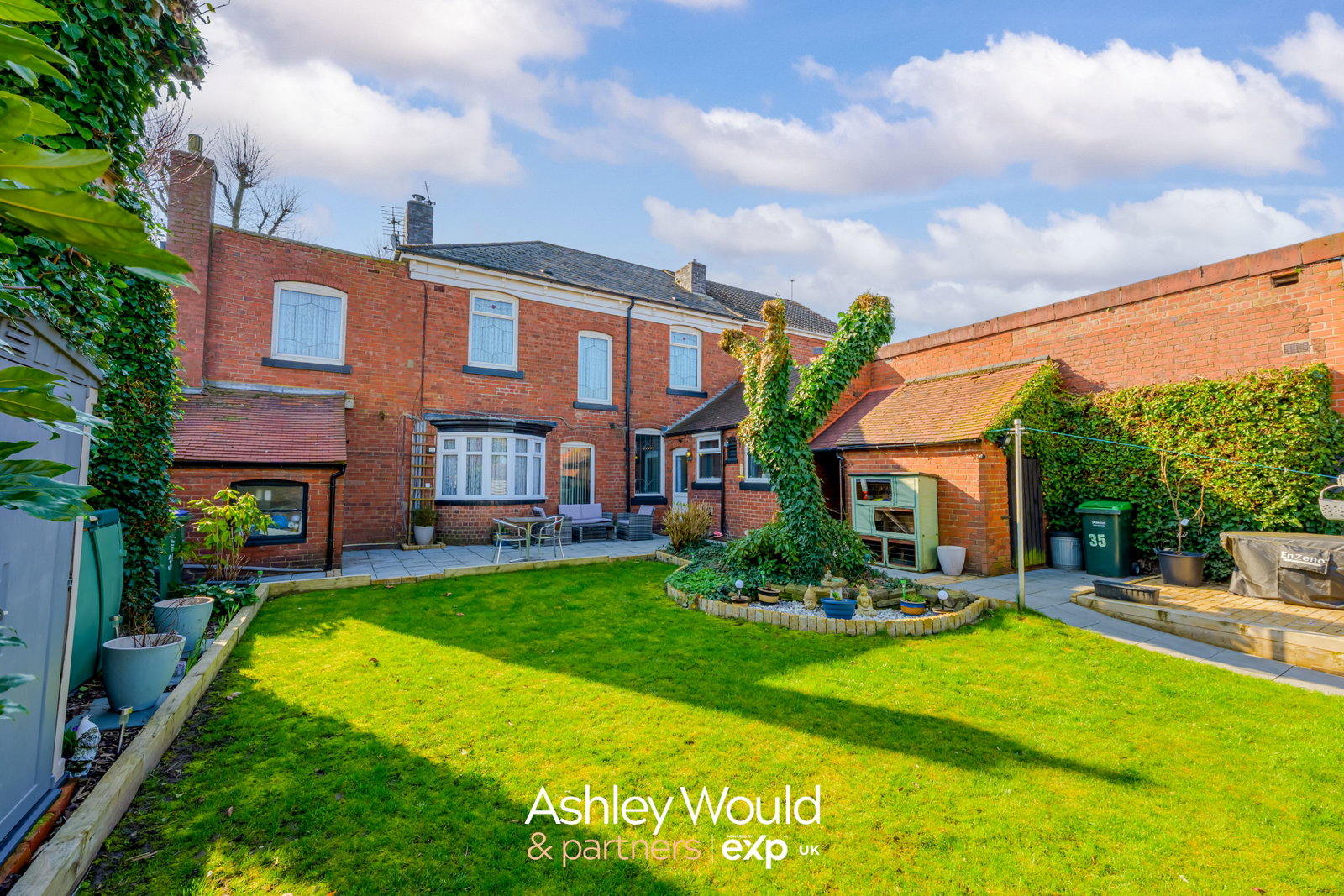Semi Detached House in Rowley Regis