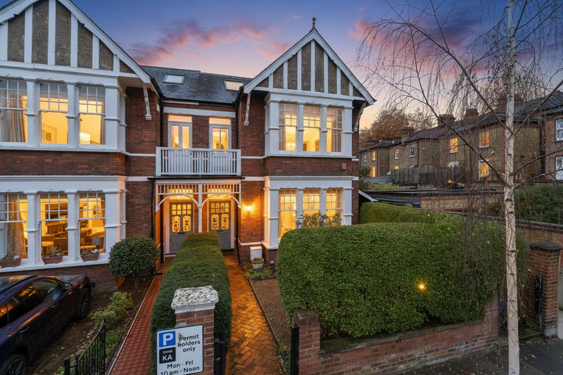 Semi Detached House in Richmond