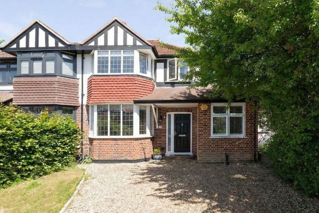 Semi Detached House in New Malden