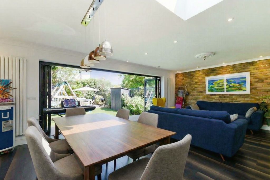 Semi Detached House in New Malden