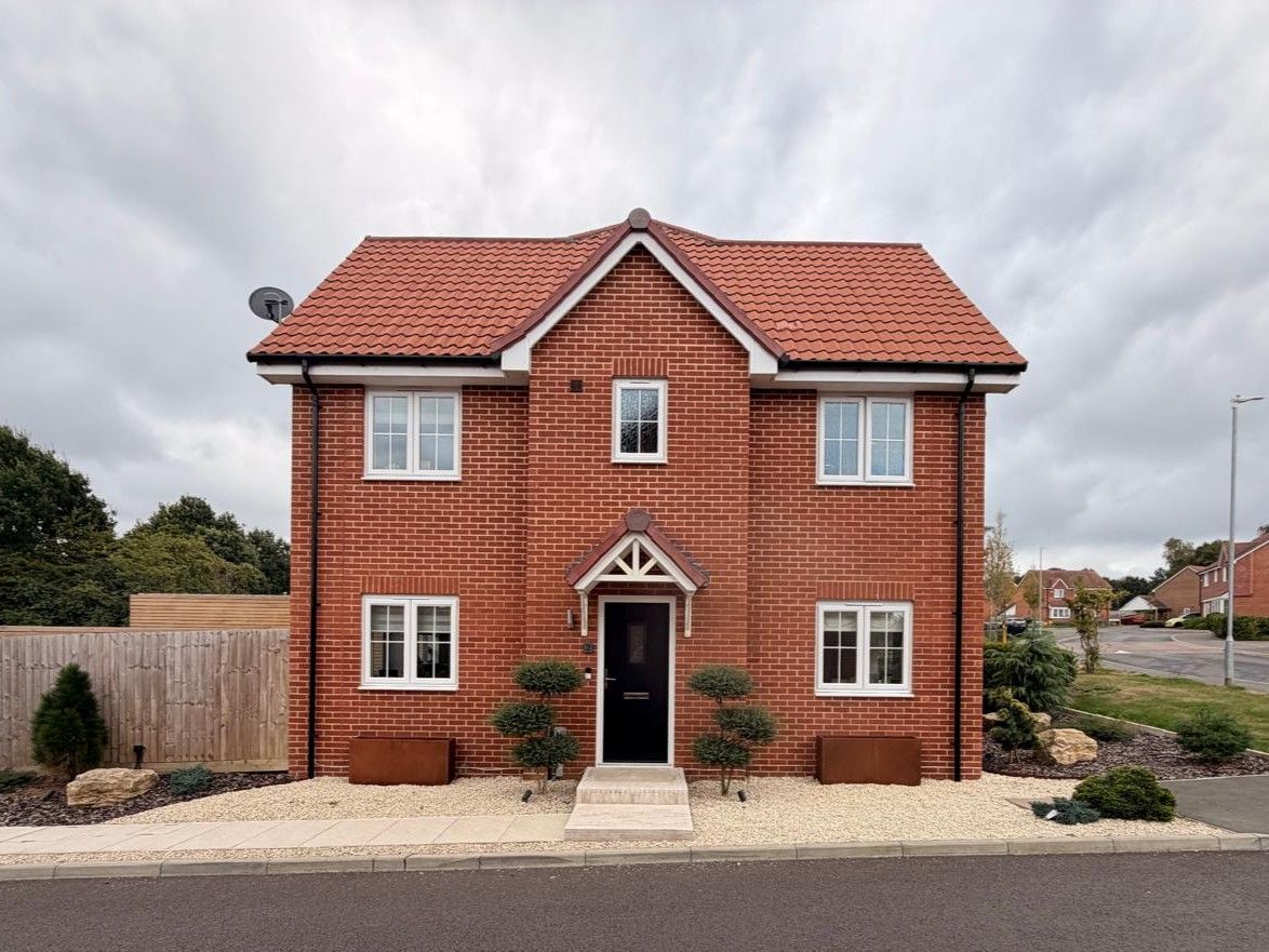 House for sale in West Malling, Fuggle Road, West Malling, ME19 4XL, 976 m²