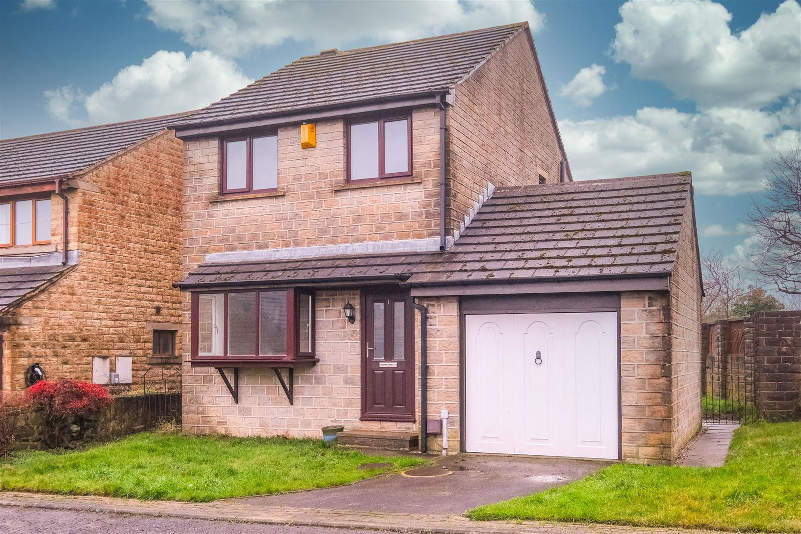 Detached House in Huddersfield