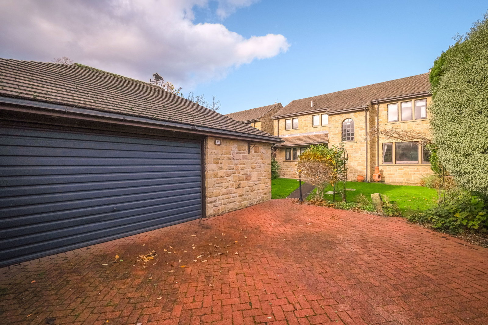 Detached House in Huddersfield