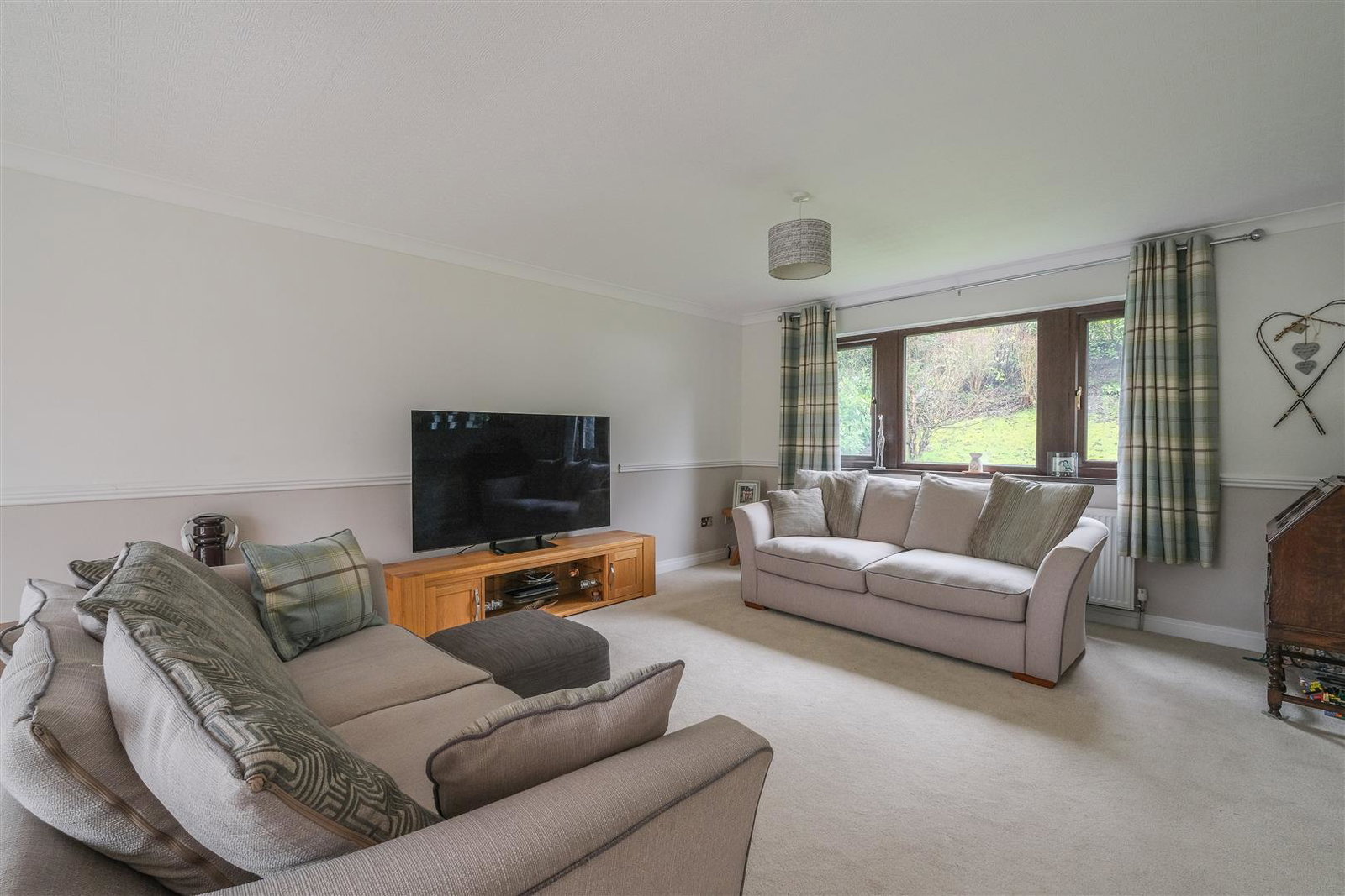 Detached House in Huddersfield