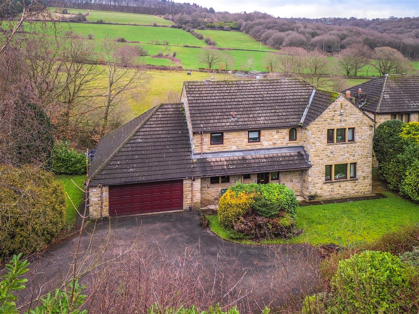 Detached House in Huddersfield