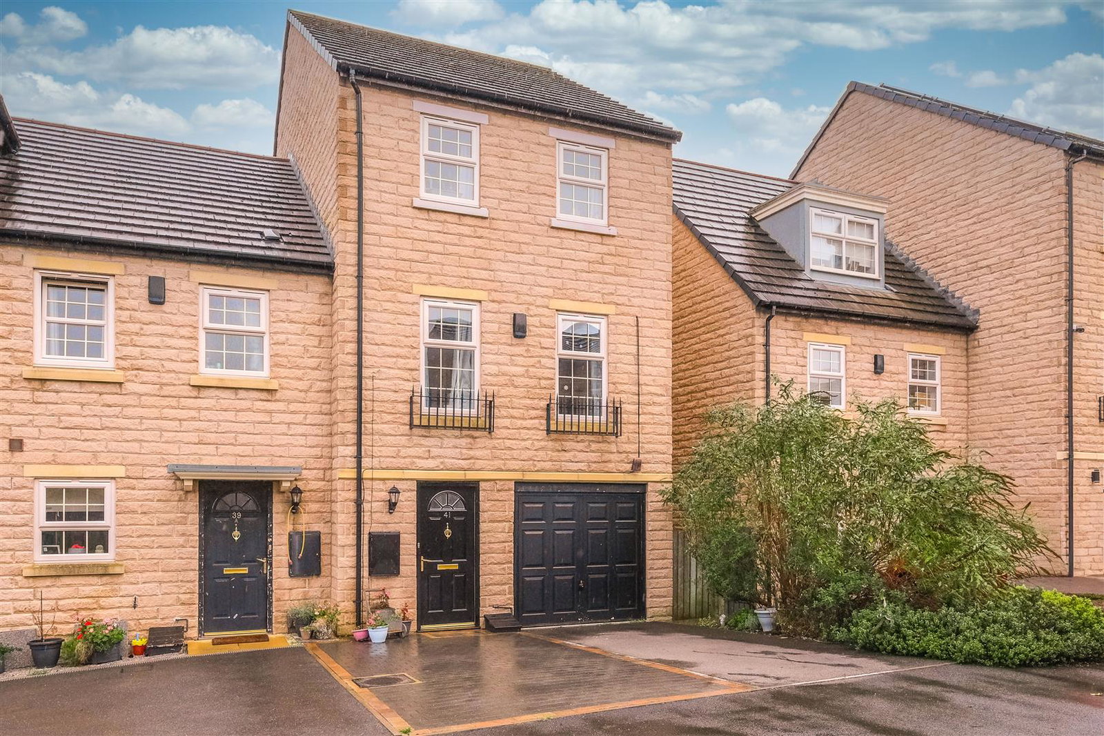 Semi Detached House in Huddersfield