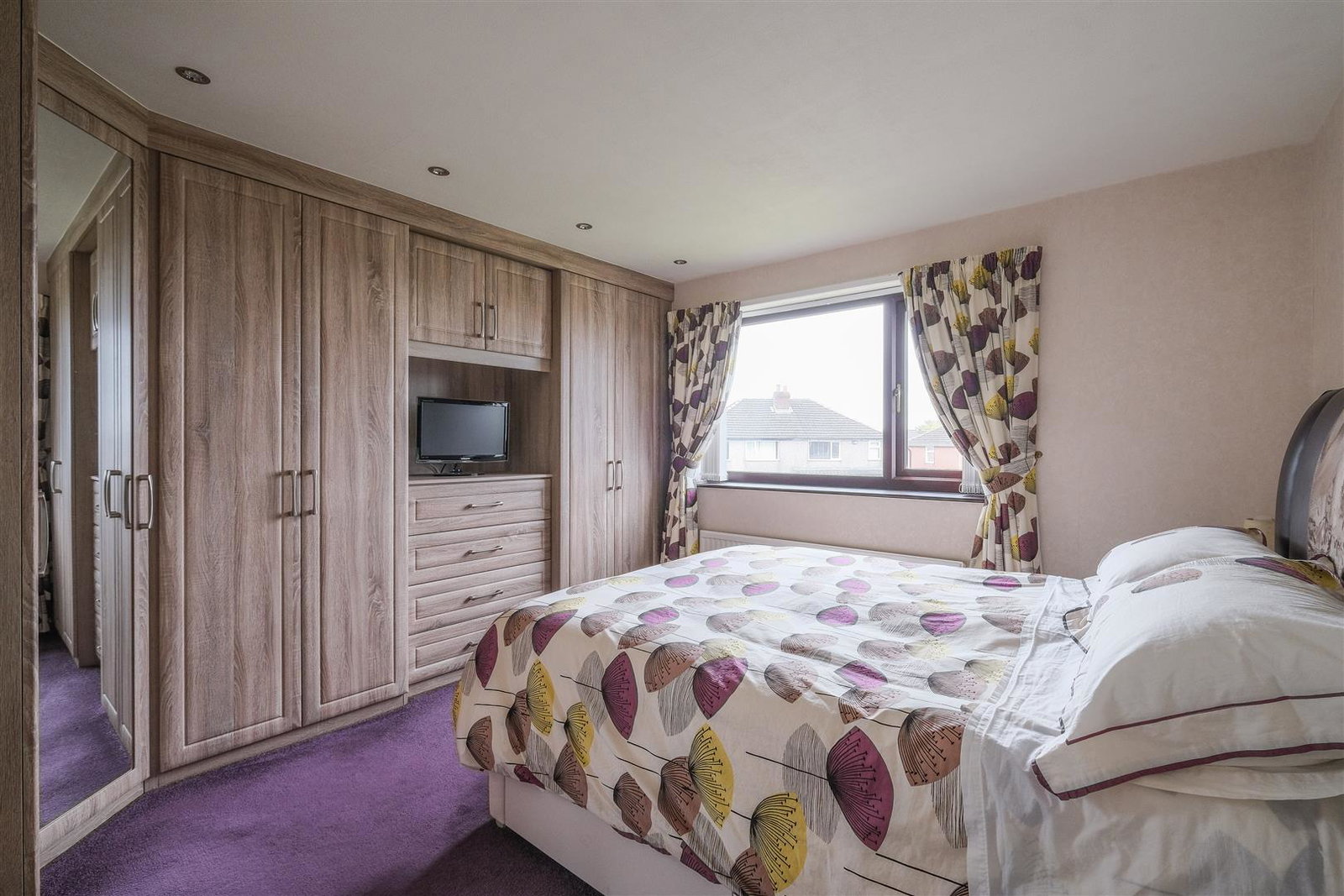 Semi Detached House in Huddersfield