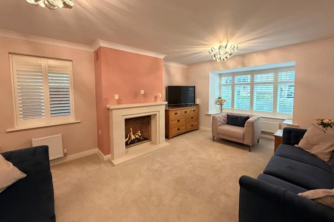 Detached House in Huddersfield