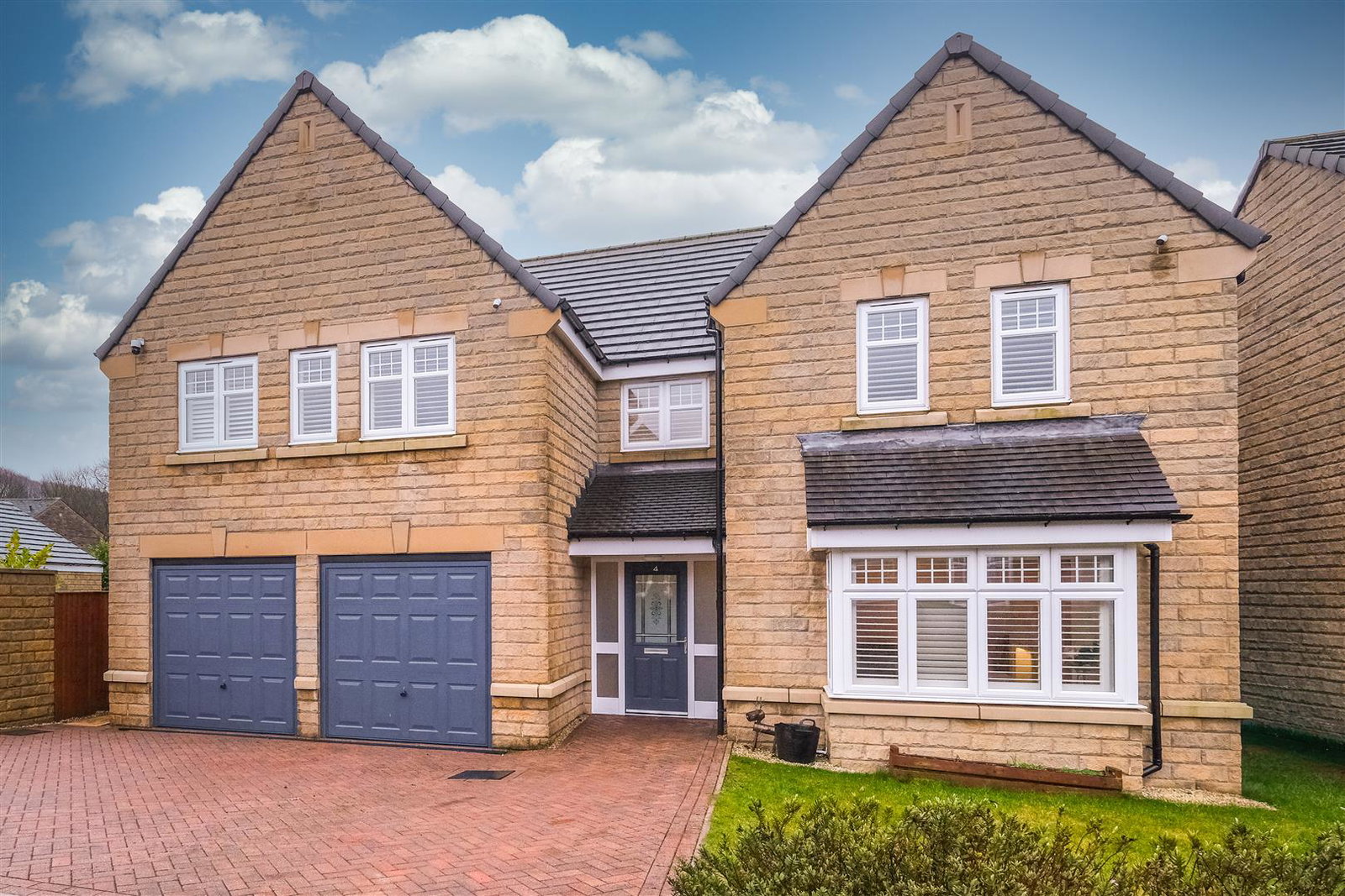 Detached House in Huddersfield