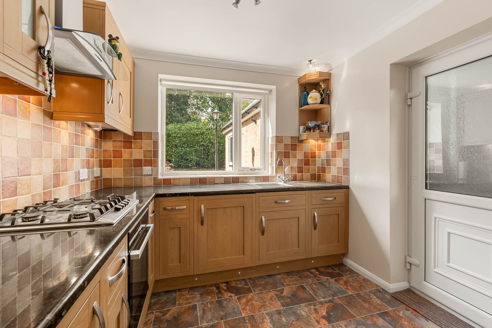 Semi Detached House for sale in Huddersfield, Kennedy Avenue, Huddersfield