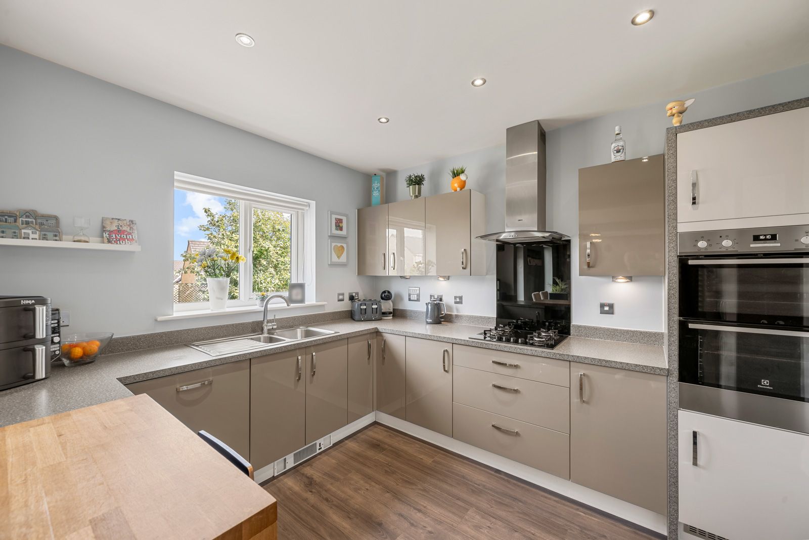 Detached House in Huddersfield