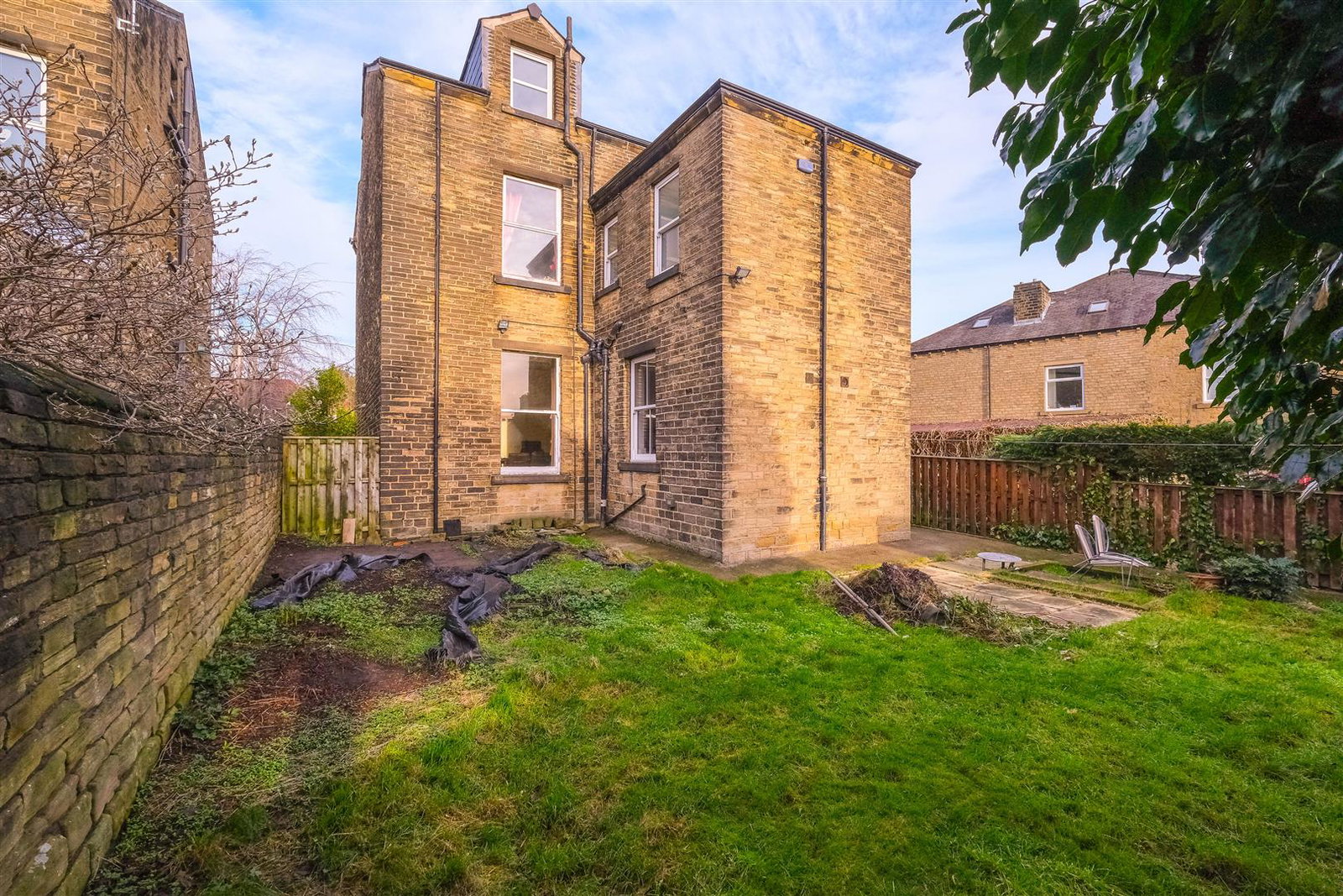Detached House in Huddersfield