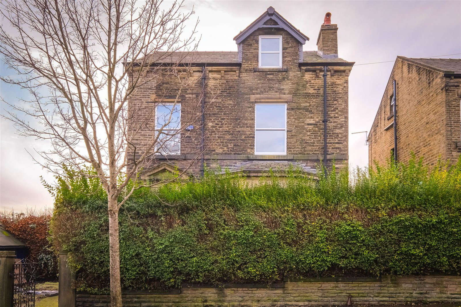 Detached House in Huddersfield