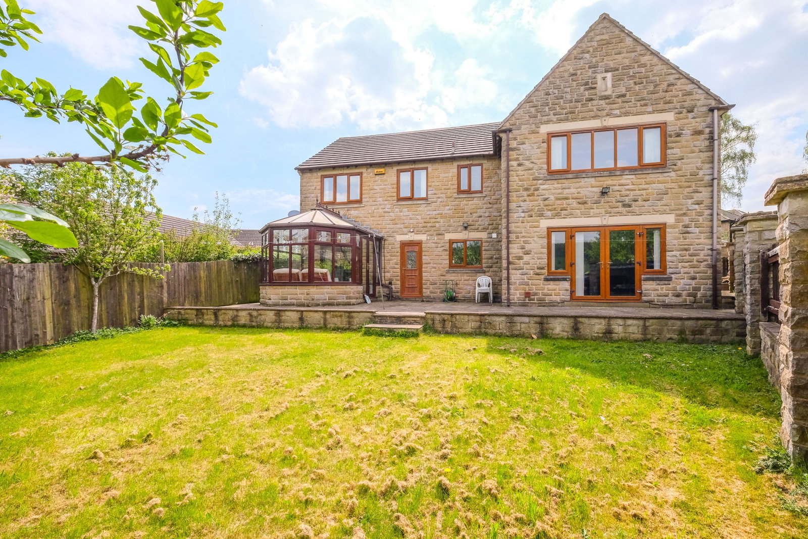 Detached House in Huddersfield