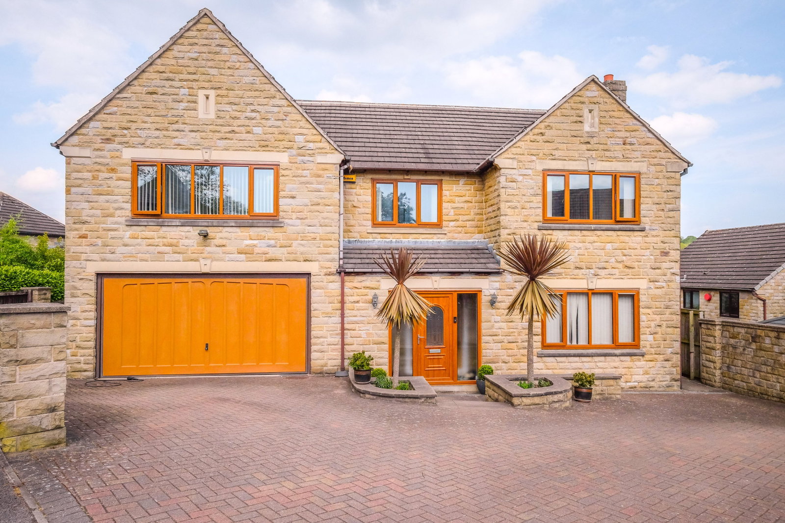 Detached House in Huddersfield