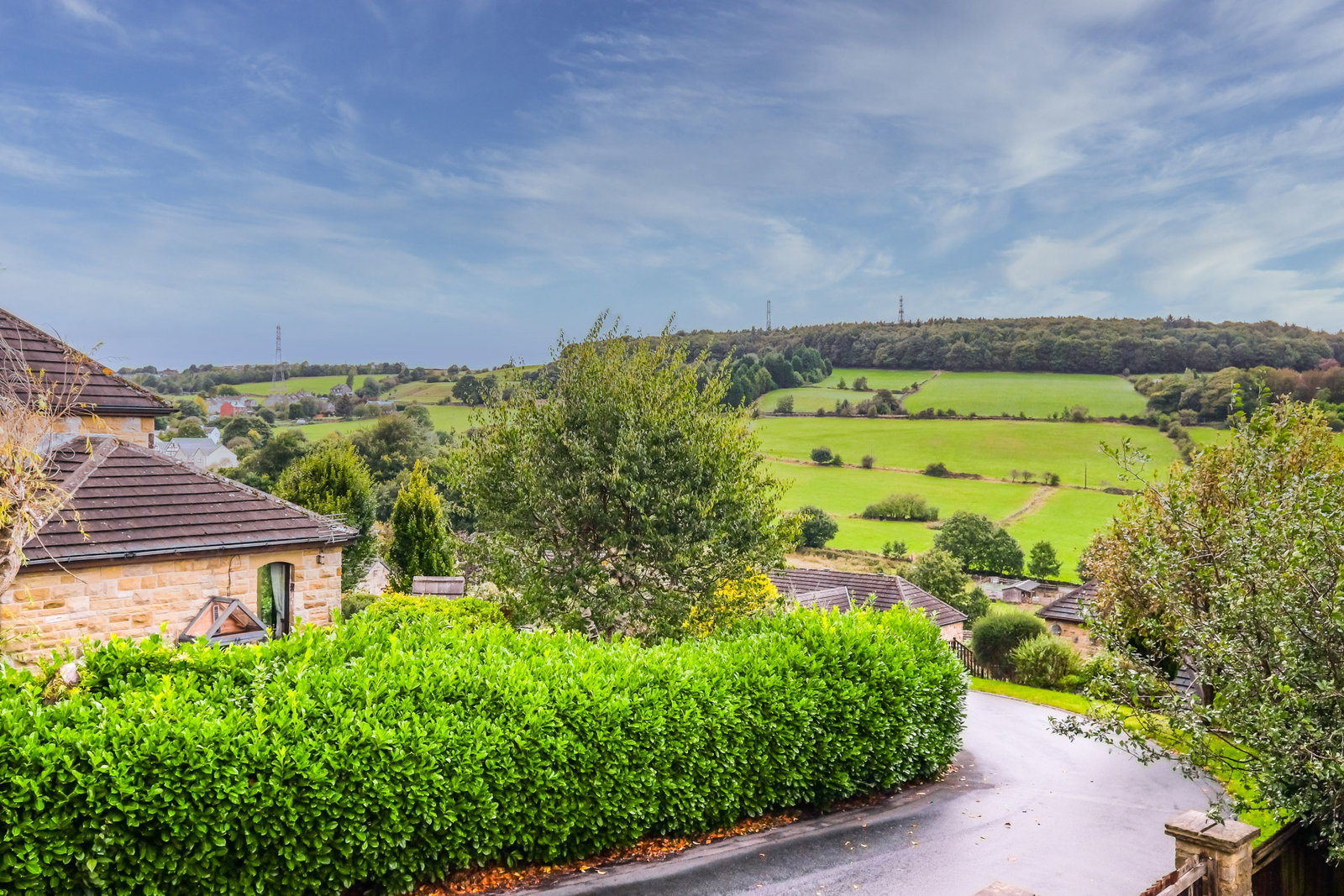 Detached House for sale in Huddersfield, Prince Wood Lane, Huddersfield, HD2, 2455 m²