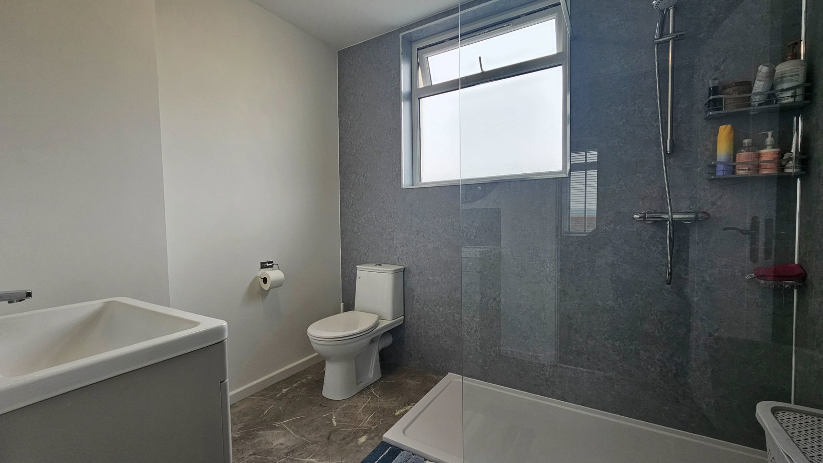Semi Detached House in Par