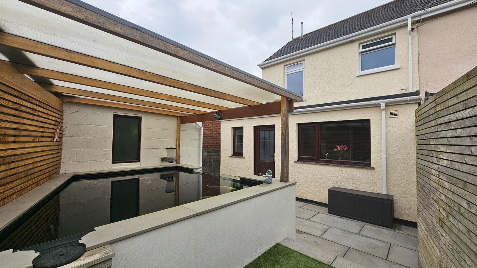 Semi Detached House in Par