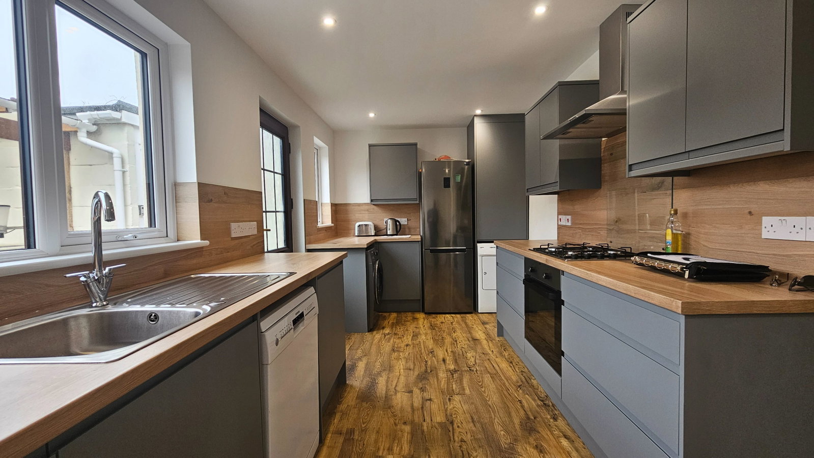 Semi Detached House in Par