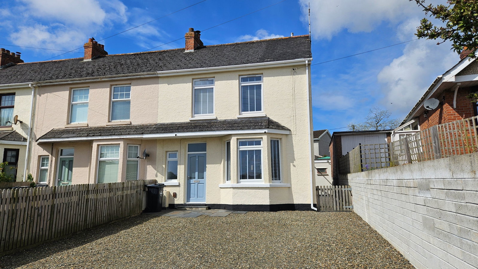 Semi Detached House in Par