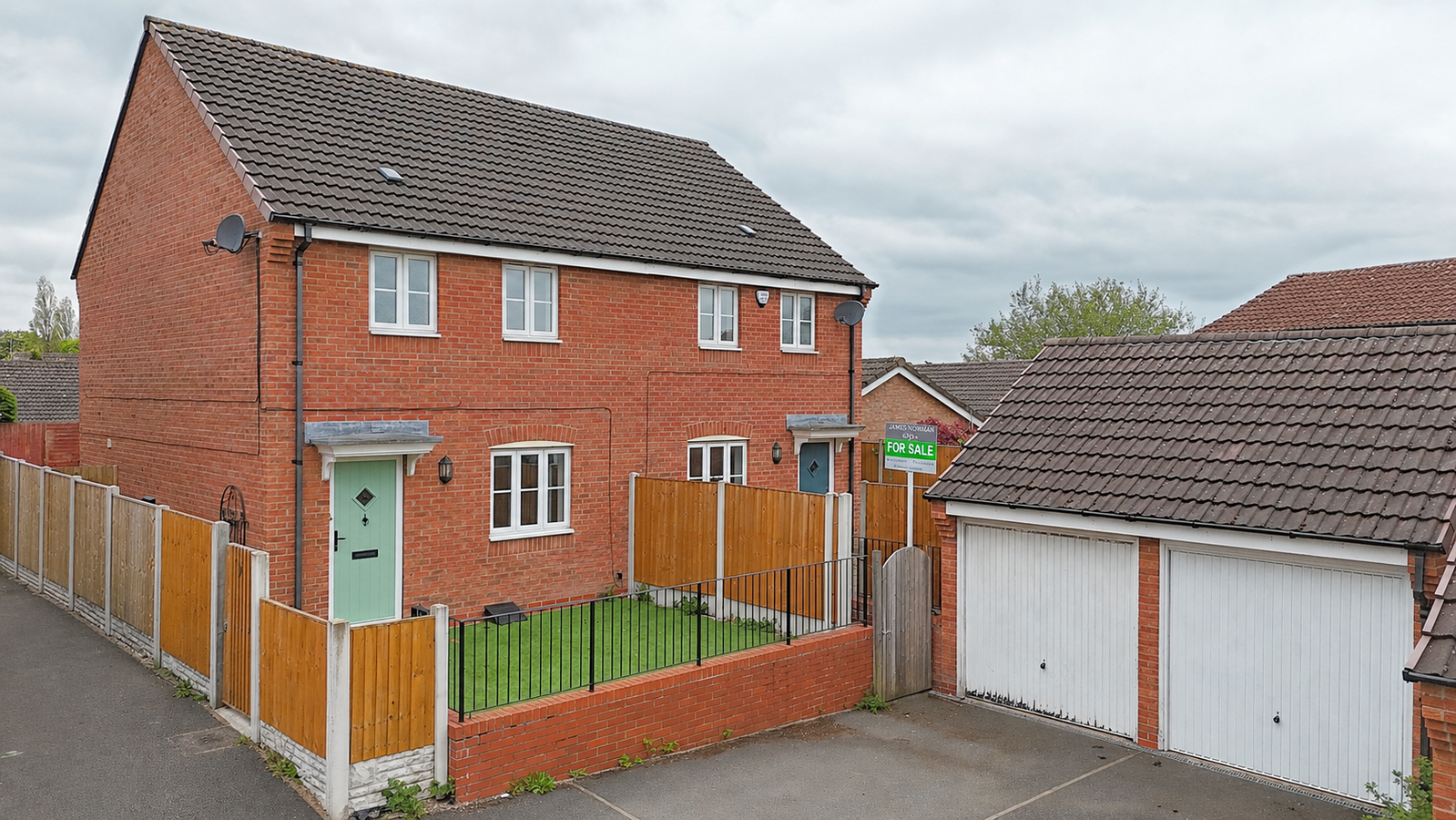 Semi Detached House in Chesterfield