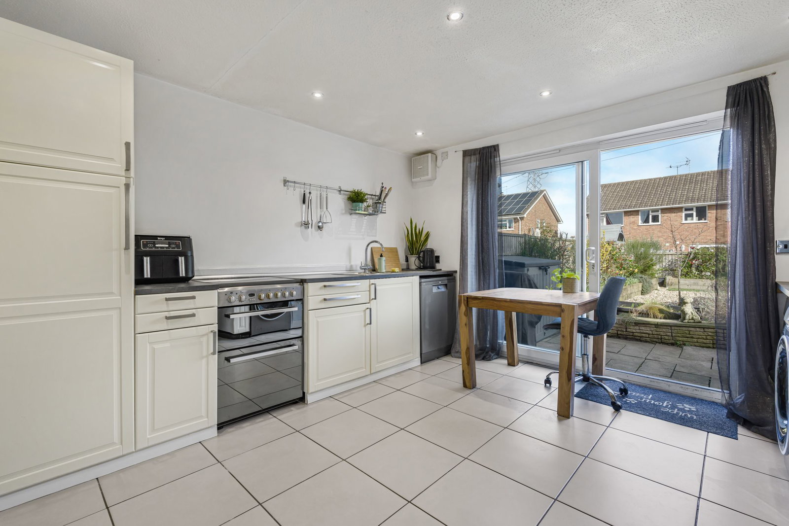 Semi Detached House in Cheltenham