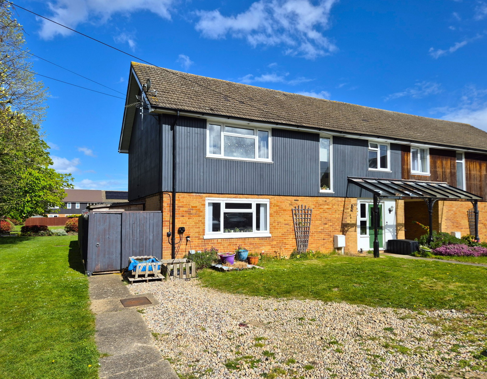 Semi Detached House in Shefford