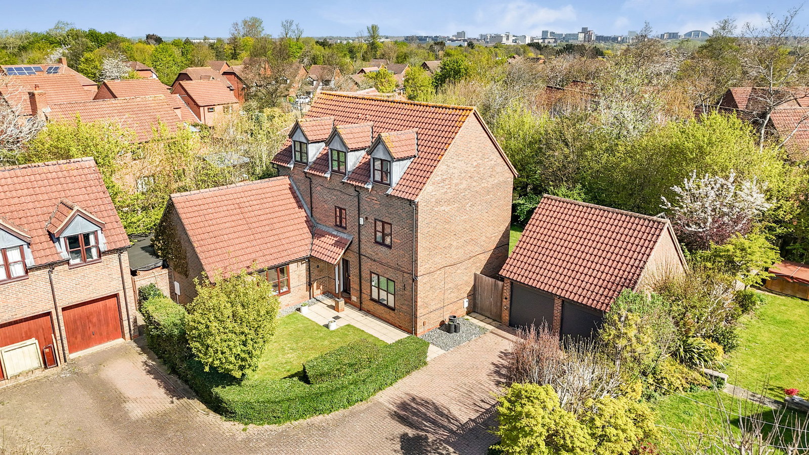 Detached House in Milton Keynes