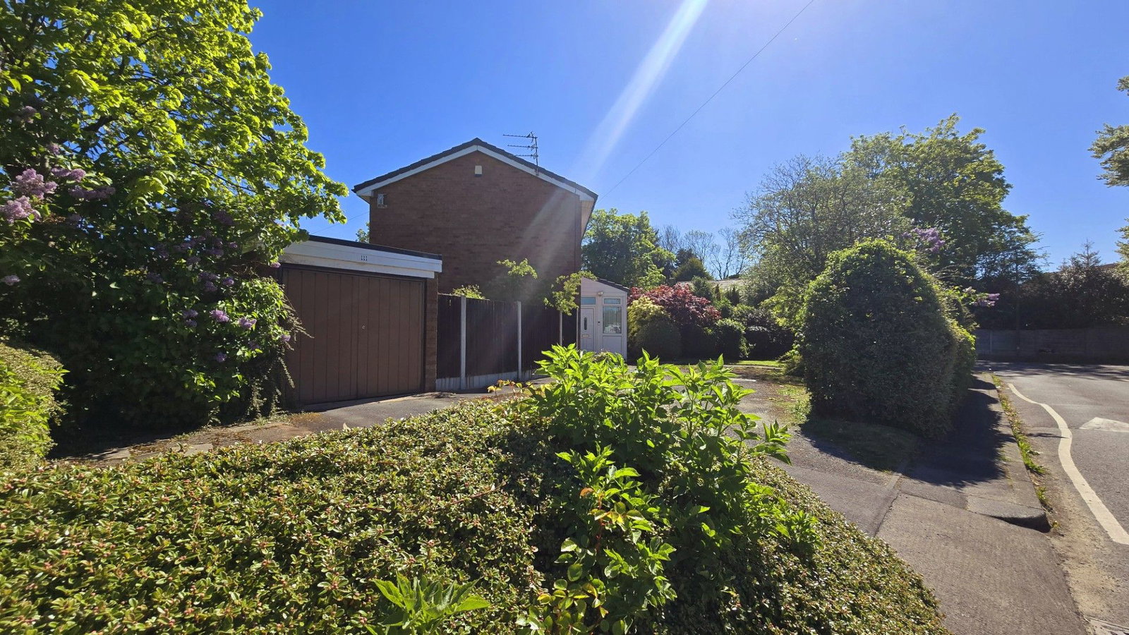 Semi Detached House in Sale