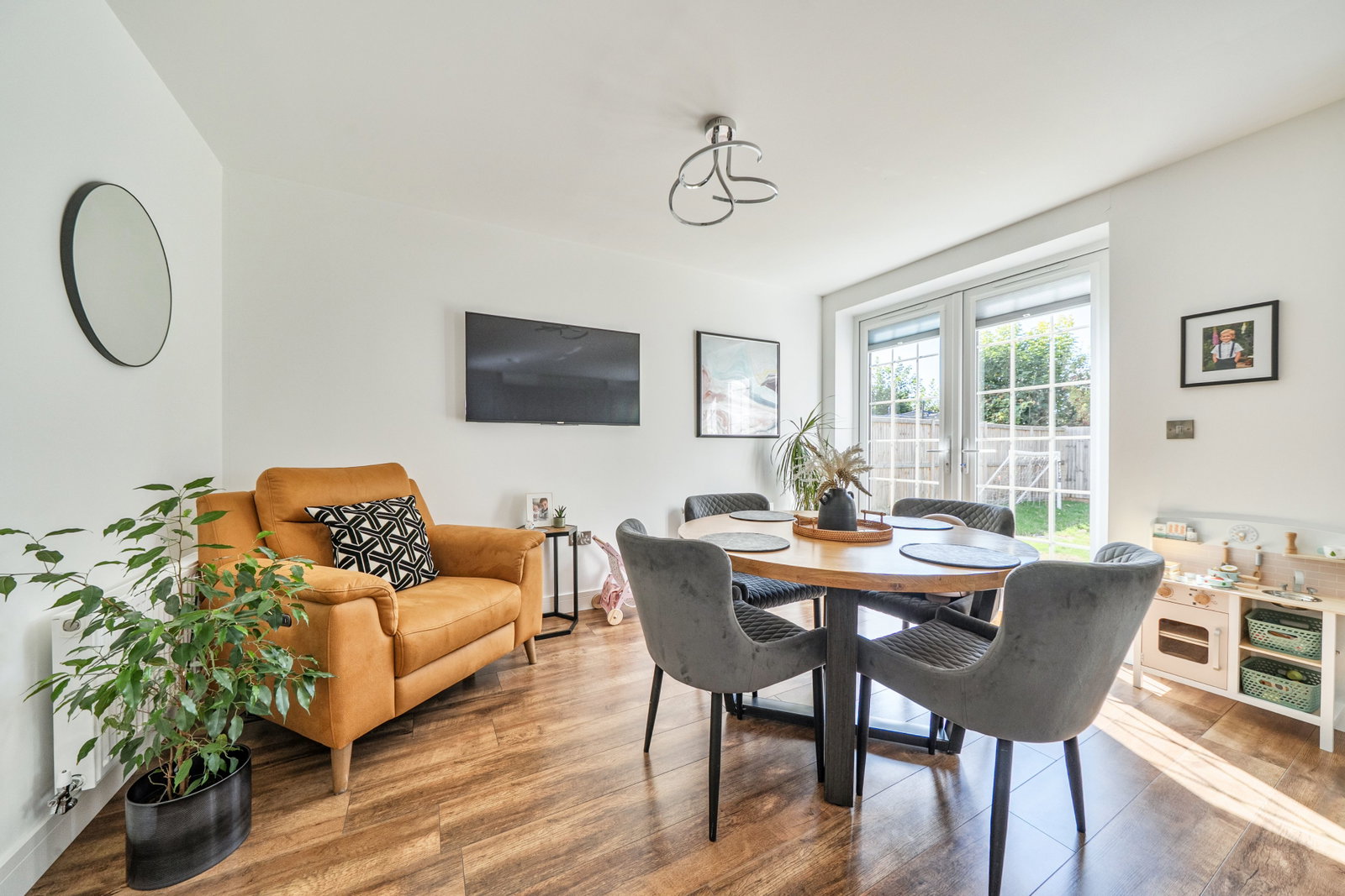 Semi Detached House for sale in Margate, Briary Fields, Margate, 1144 m²