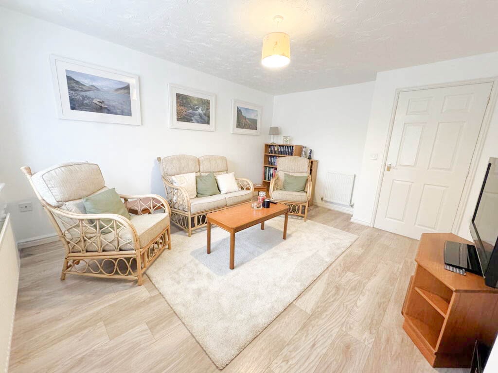 Semi Detached House for sale in Buckingham, Treefields, Buckingham