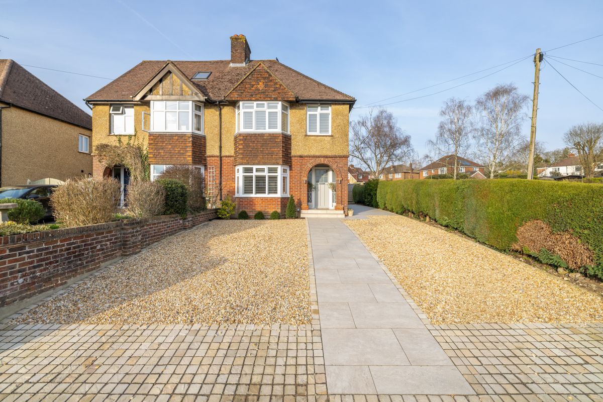 Semi Detached House in Petersfield