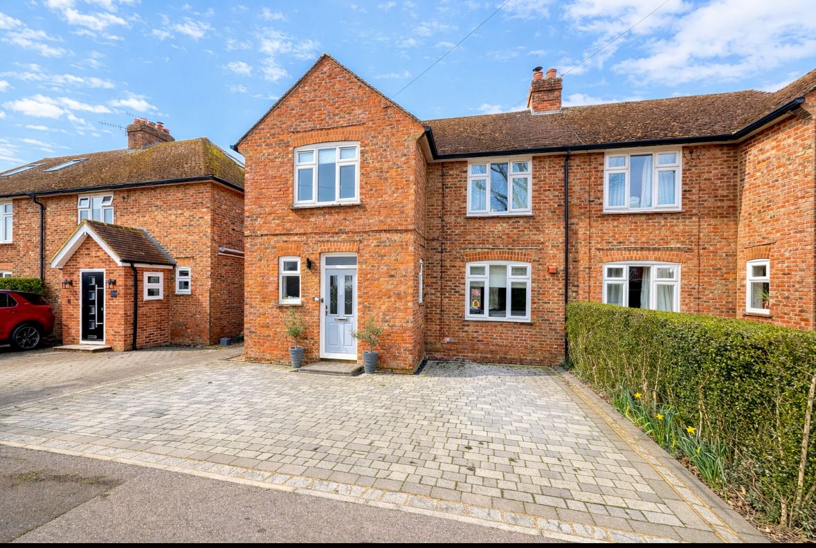 Semi Detached House in Ashford