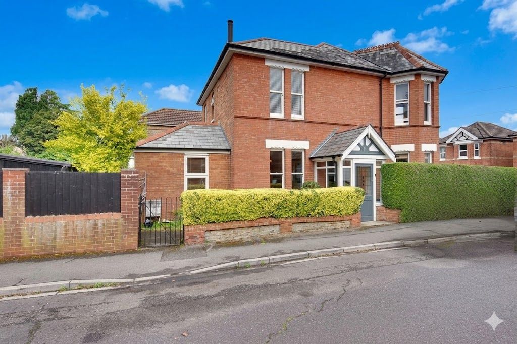Detached House in Bournemouth