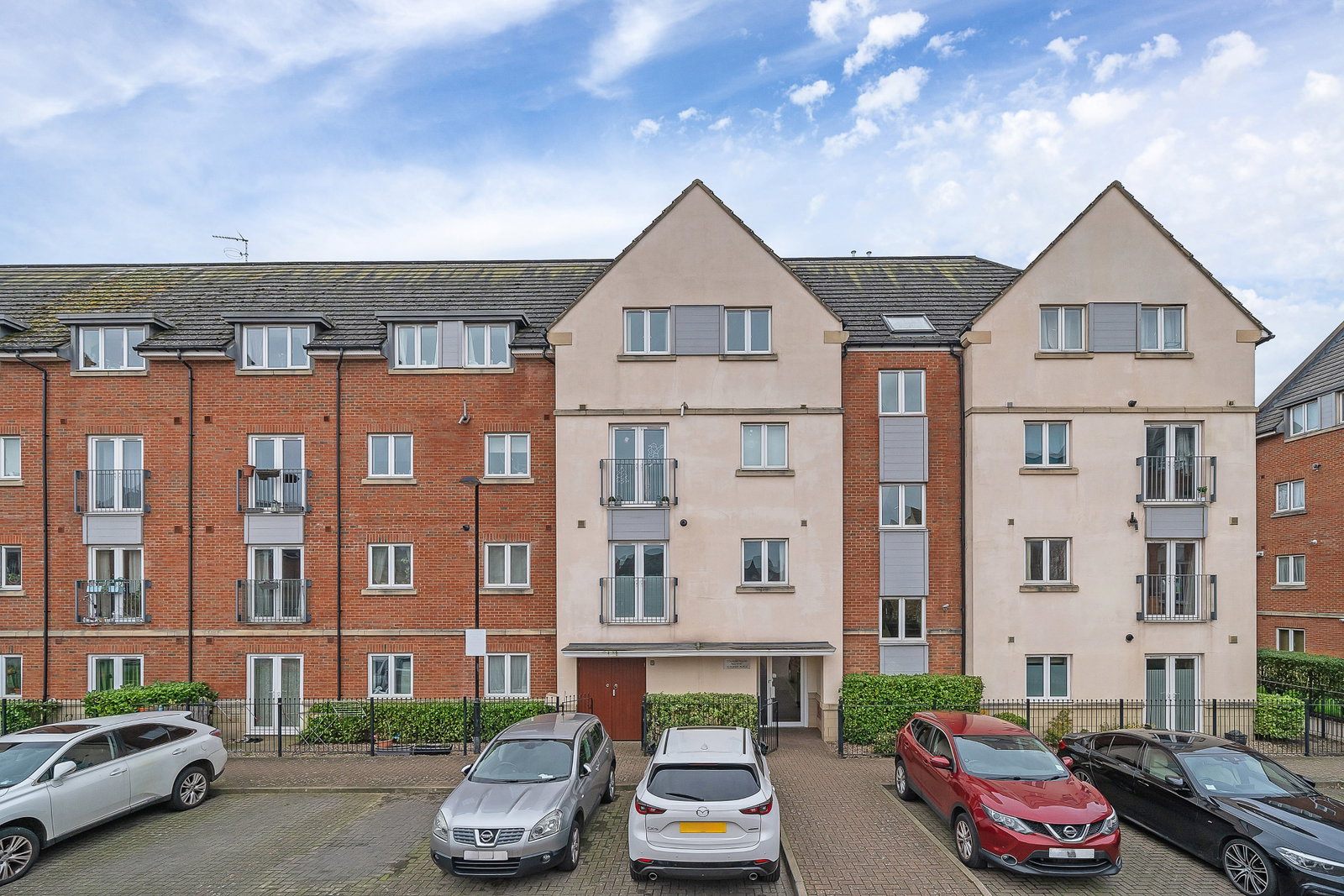 Apartment in Isleworth
