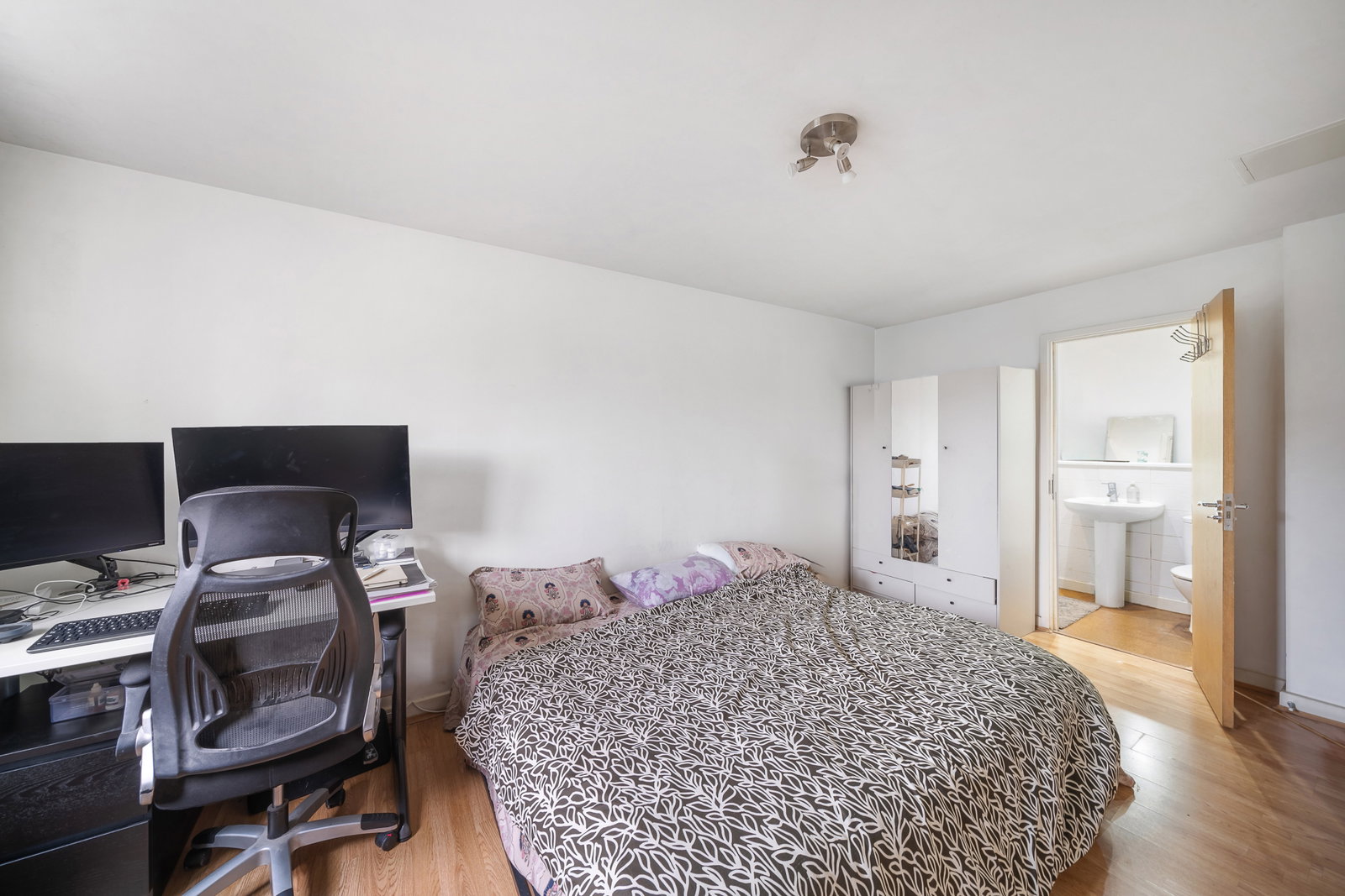 Apartment in Isleworth