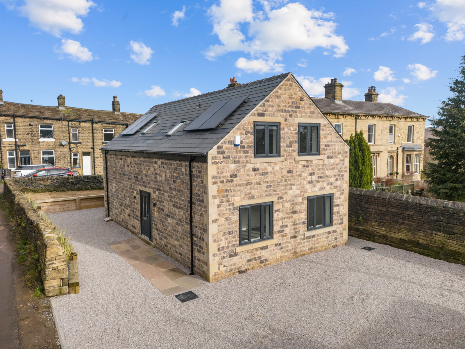 Detached House in Halifax