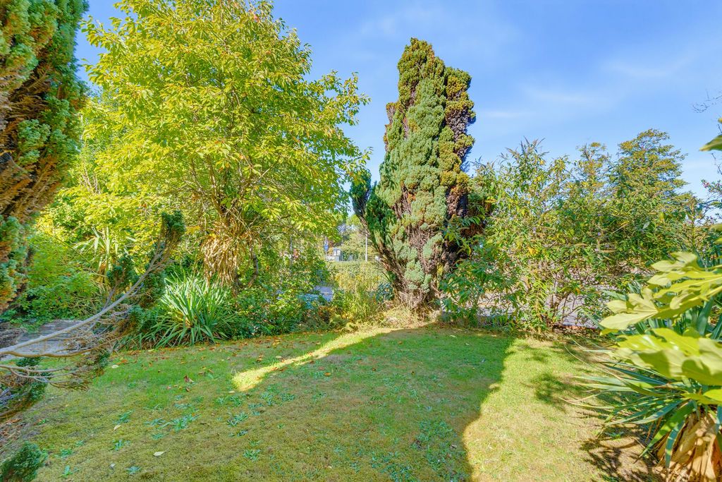 Detached House for sale in Croydon, Coombe Road, Croydon, CR0, 1709 m²