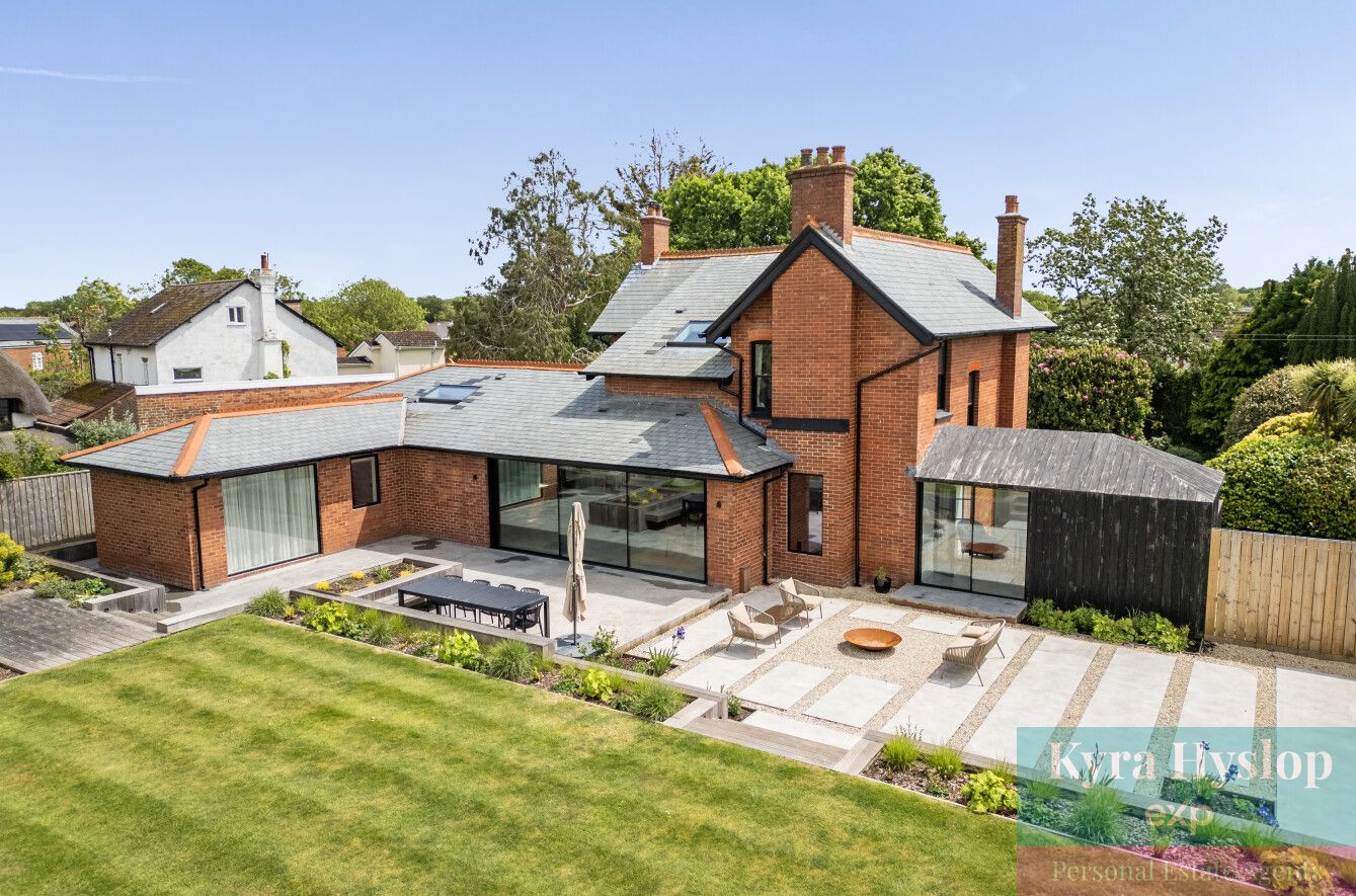 Detached House in Exeter