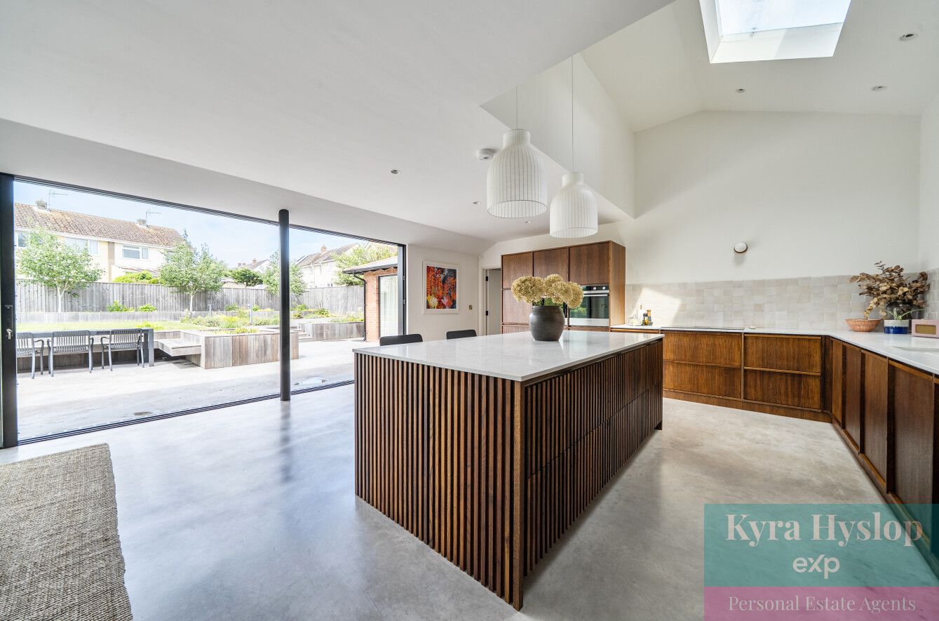 Detached House in Exeter