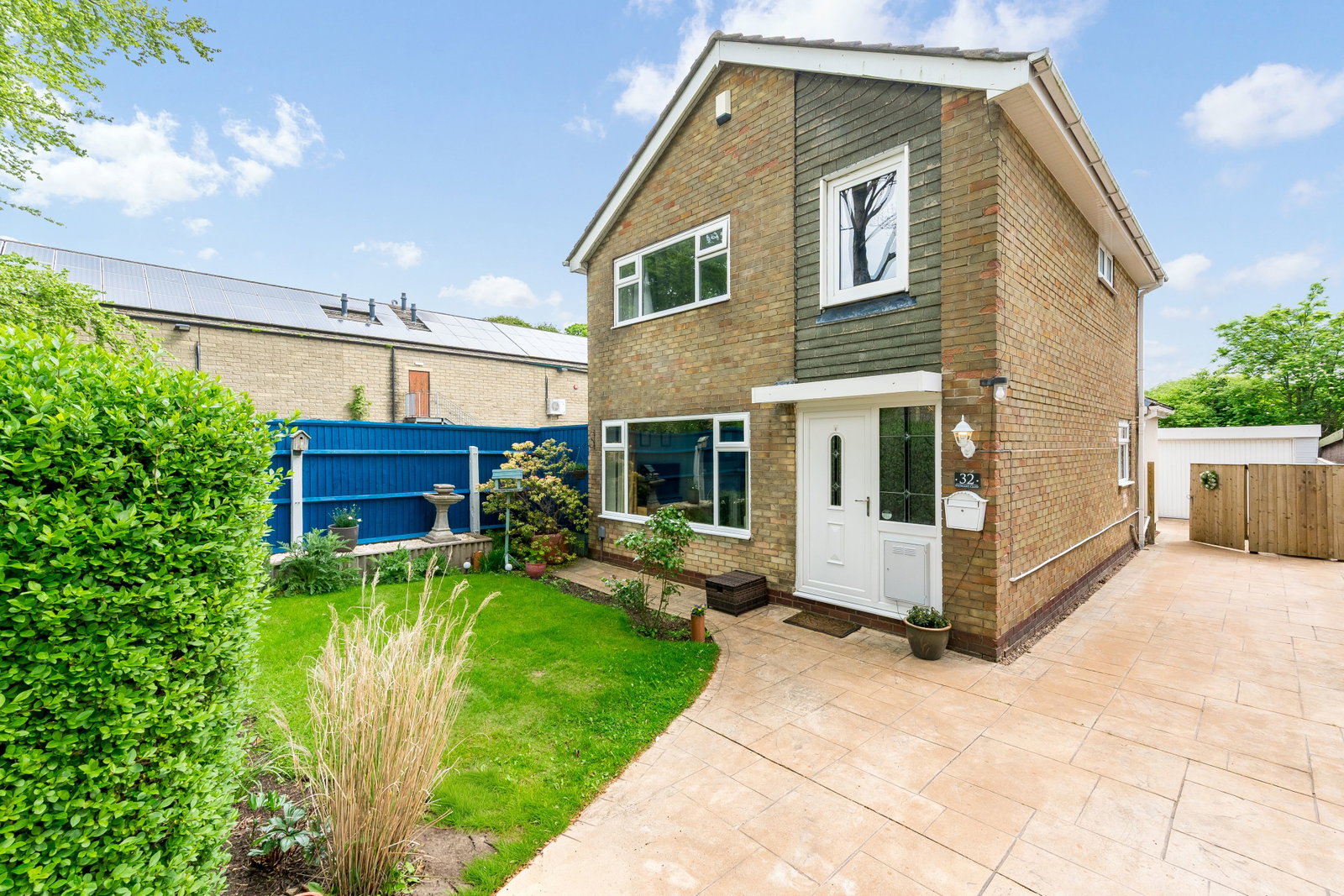 Detached House in Huddersfield