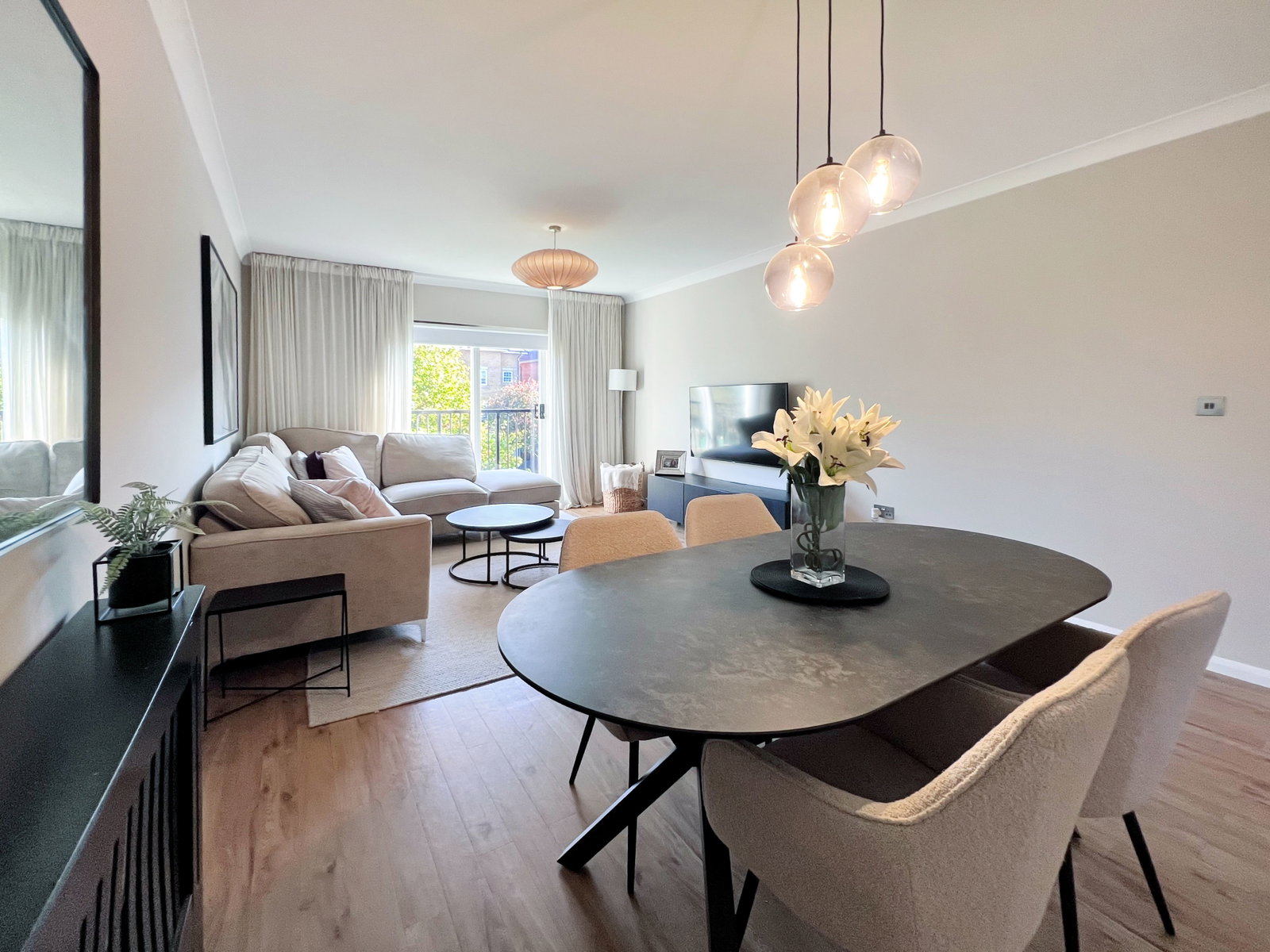 Apartment for sale in Hornchurch, Butts Green Road, Hornchurch, RM11 2HF