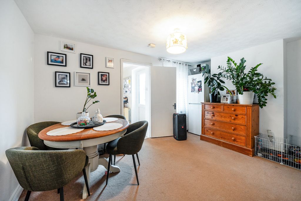 End Of Terrace House in Farnham