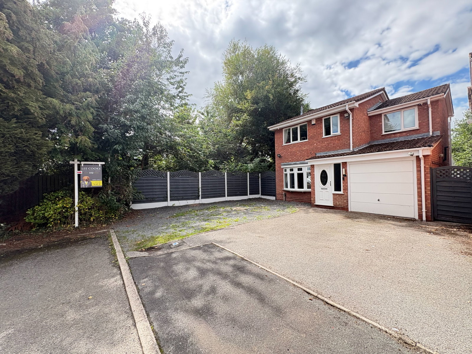 Detached House for sale in Wolverhampton, Titchfield Close, Old Hall Park, Wolverhampton, WV10 8UN