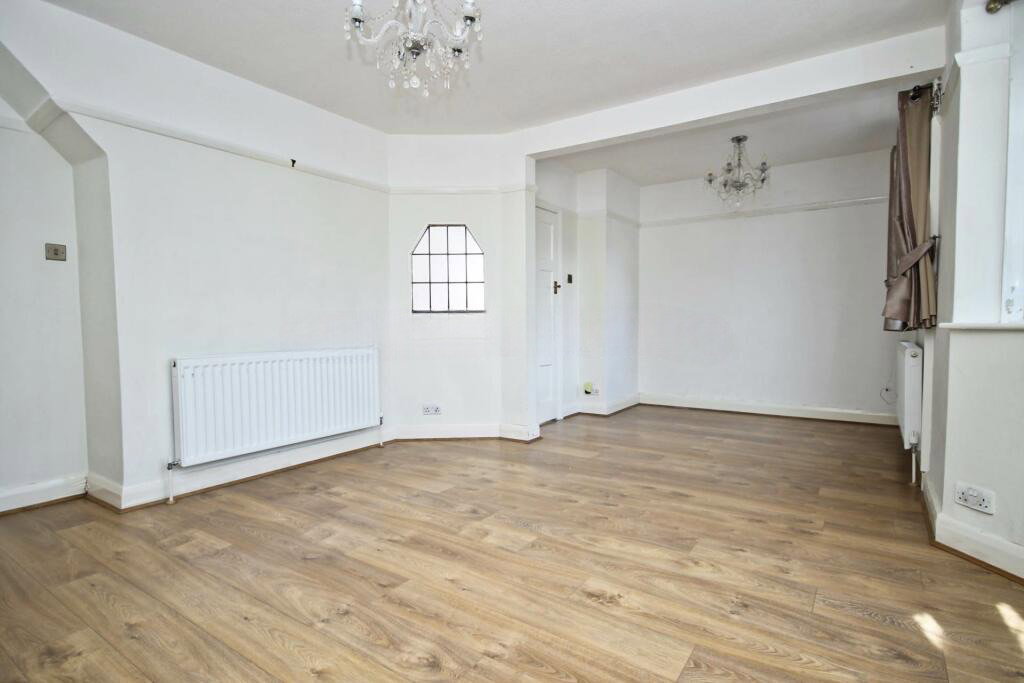 Semi Detached House in New Malden